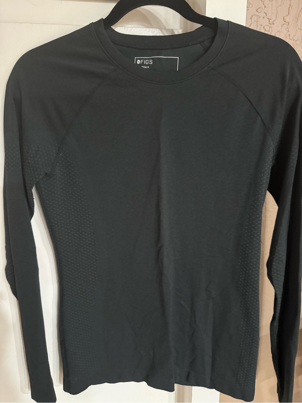 FIGS women’s Salta Seamless Long Sleeve Miss color Under Scrub